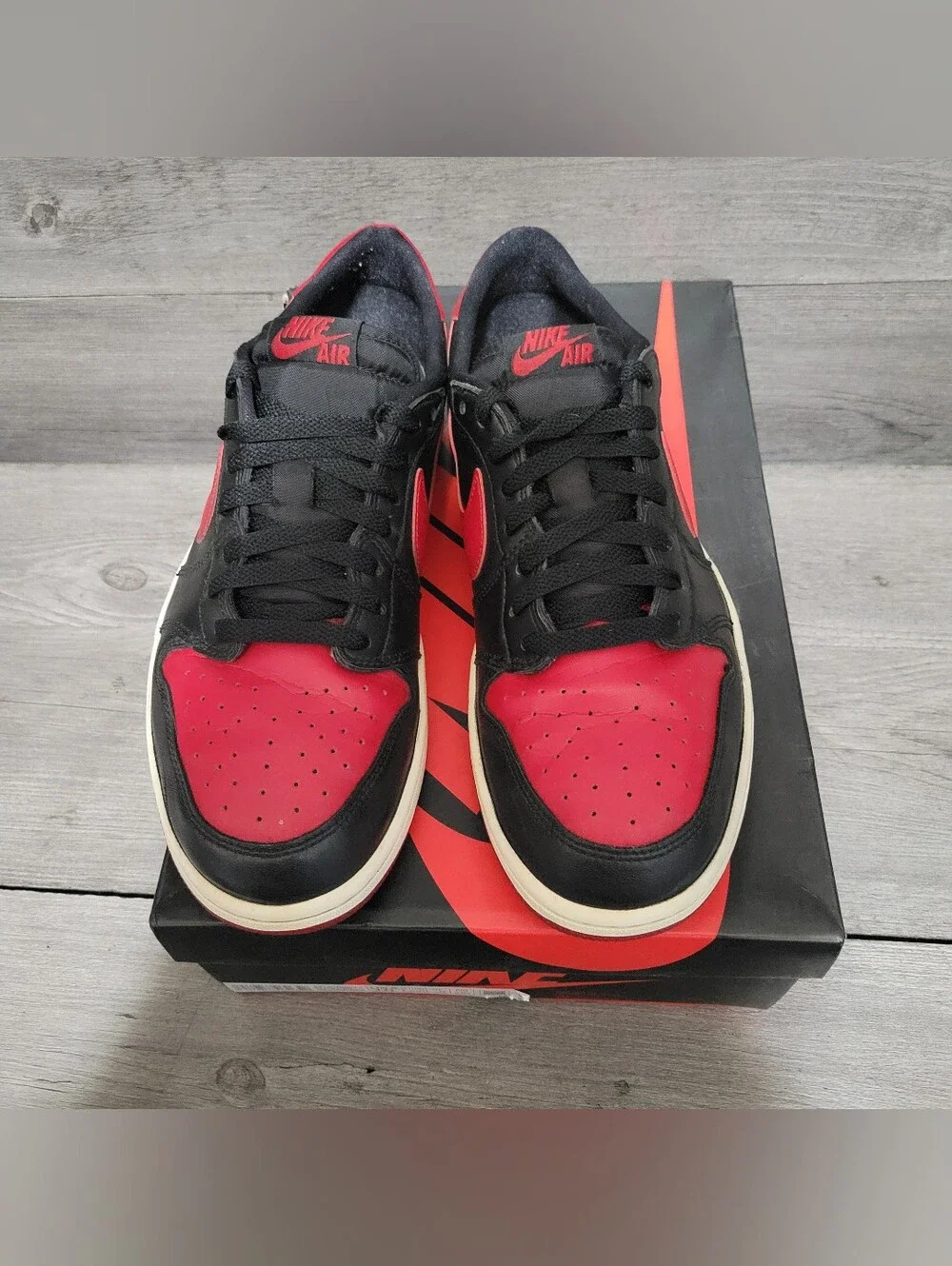 2015 Air Jordan 1 Retro Low Bred Mens Size 10 OG 705329-001 Breds Black Red